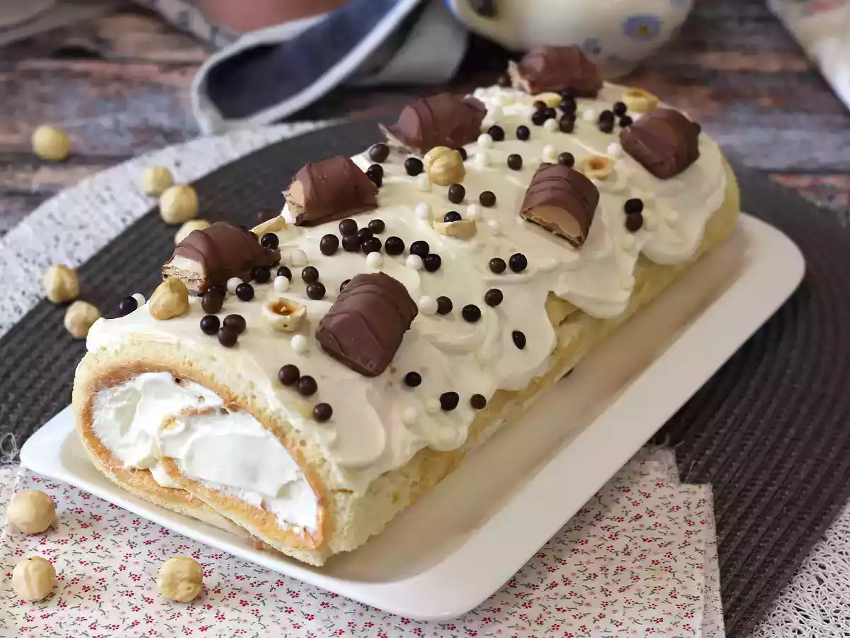 Легкий рулет со вкусом Kinder Bueno, идеально подходящий для праздничного торта или рождественского полена! - фото 4
