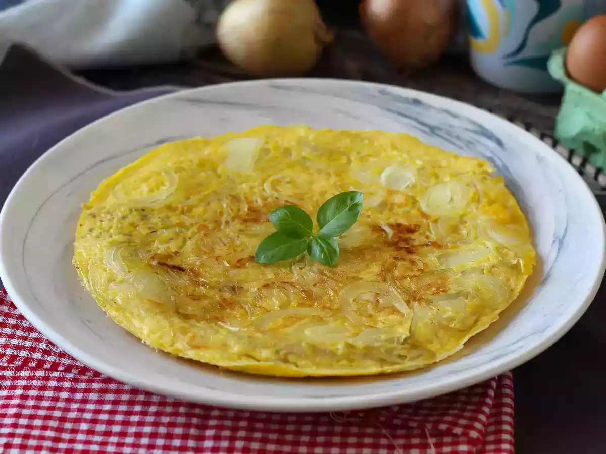 Луковый омлет, вкусный и простой в приготовлении рецепт