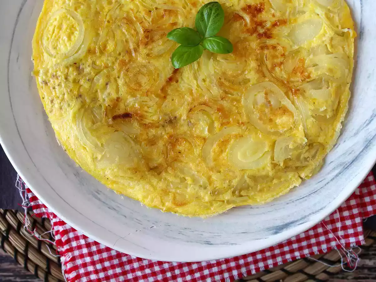 Луковый омлет, вкусный и простой в приготовлении рецепт - фото 4