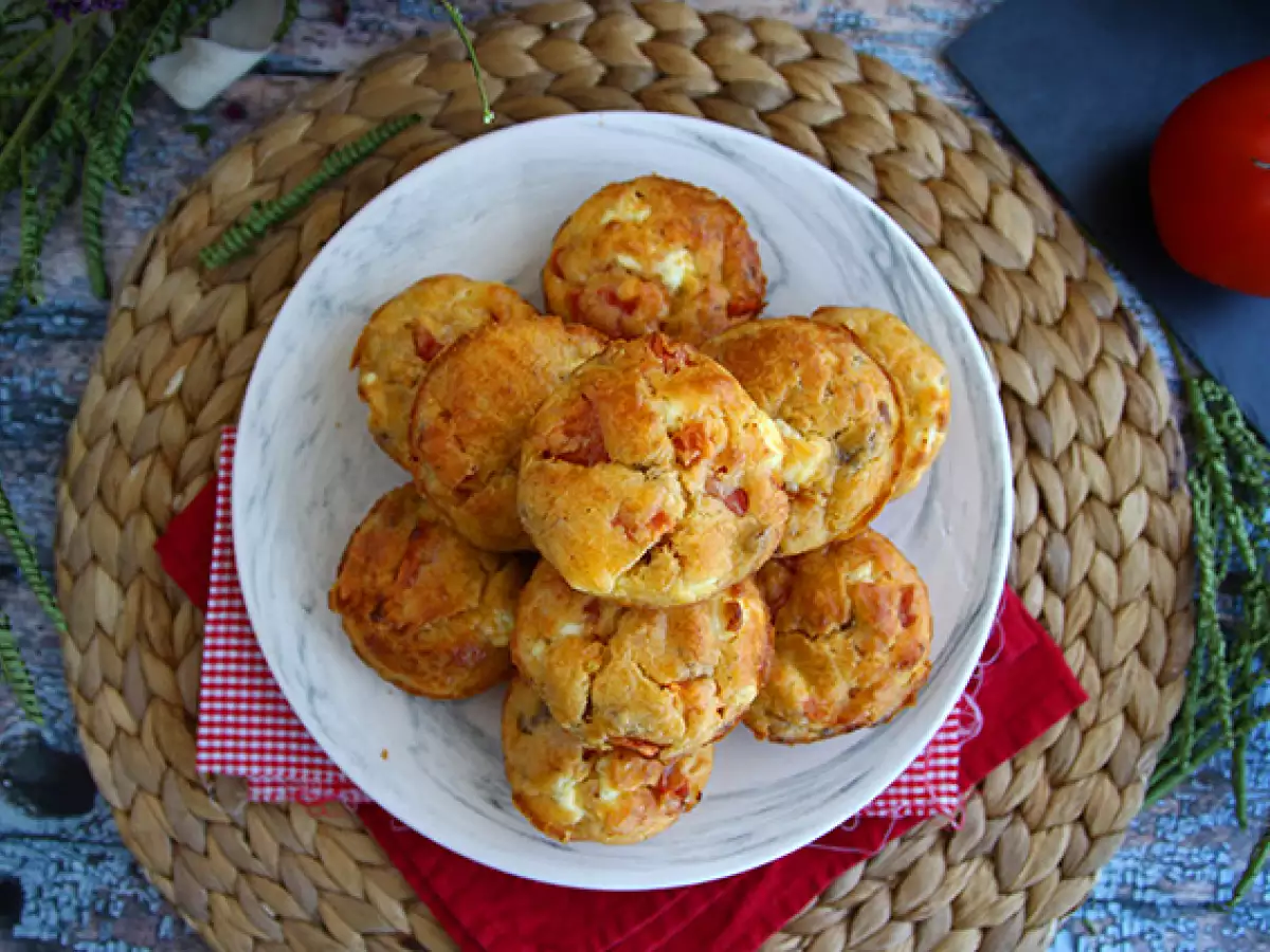 Маффины с тунцом, помидором и фетой - фото 2