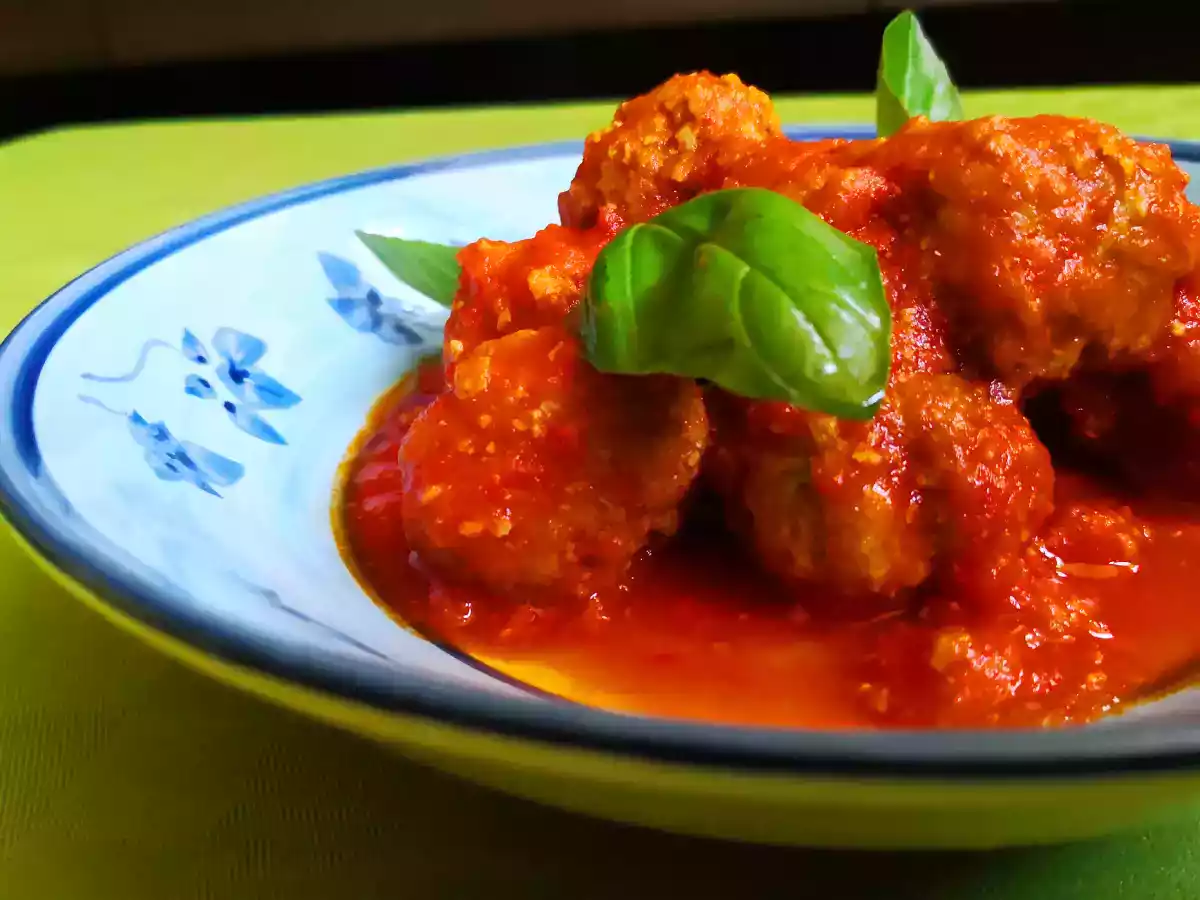 Мягкие и вкусные фрикадельки с соусом - фото 2