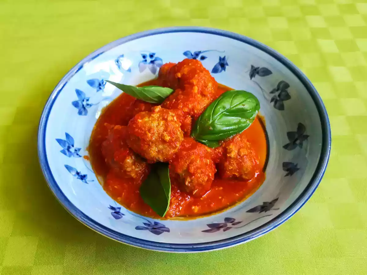 Мягкие и вкусные фрикадельки с соусом - фото 5