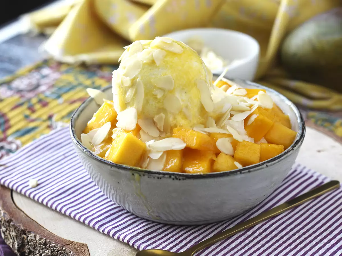 Манго бингсу - вкуснейший корейский десерт с манго, который пользуется популярностью во всем мире.