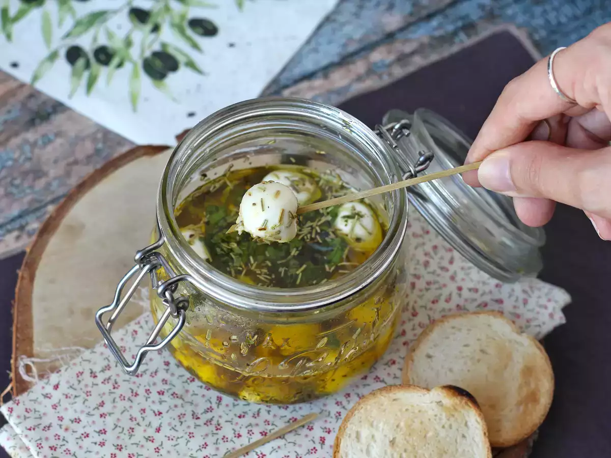 Маринованные шарики моцареллы для аперитива или салата!