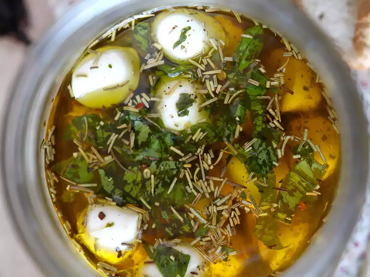 Маринованные шарики моцареллы для аперитива или салата! - фото 4