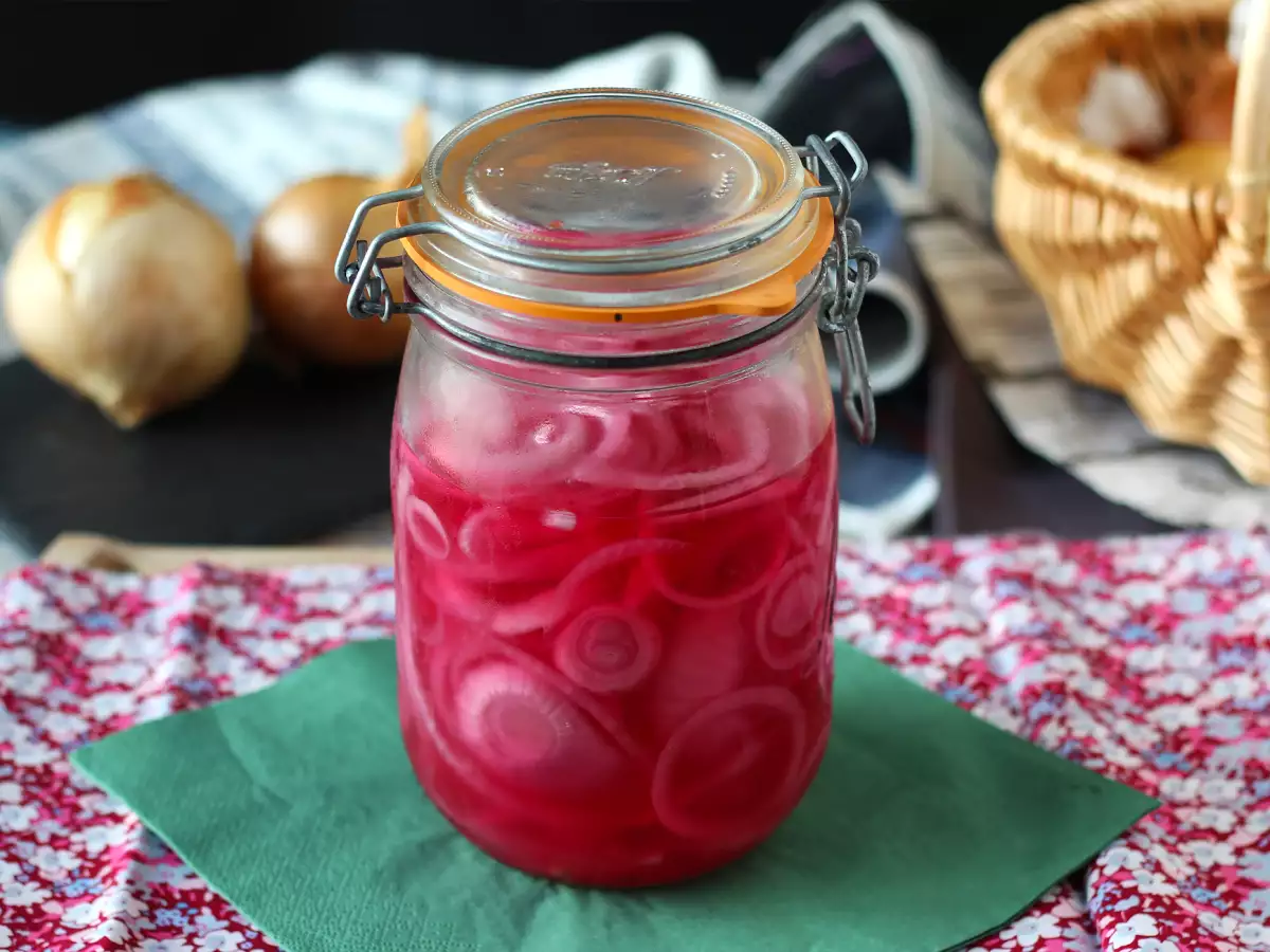 Маринованный красный лук — идеальное дополнение к вашим блюдам! - фото 5