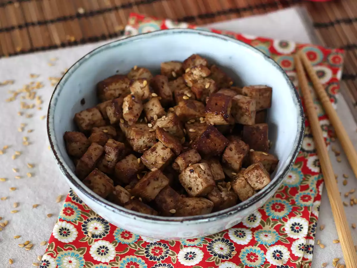 Маринованный тофу с азиатскими ароматами (после этого вы полюбите тофу!)