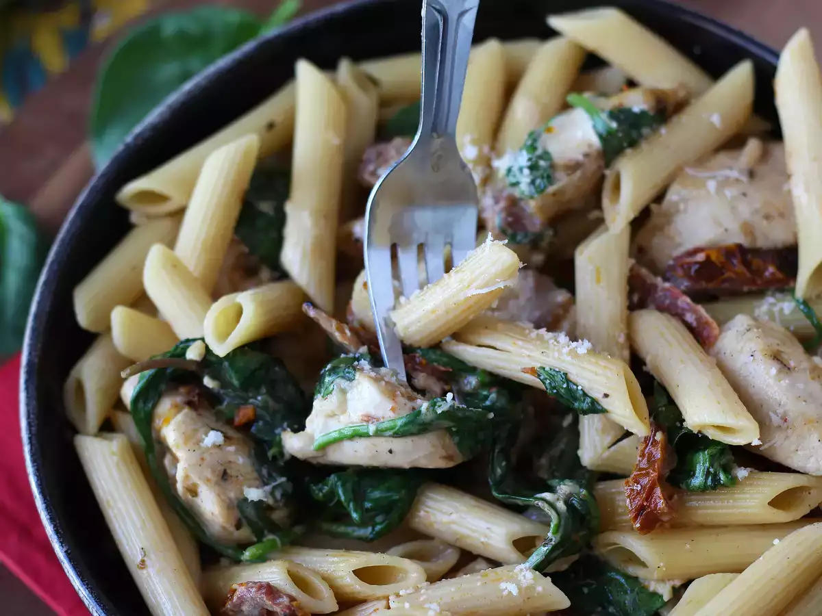 Marry Me Chicken Pasta: паста со сливочным соусом, курицей, вялеными помидорами и пармезаном - фото 6