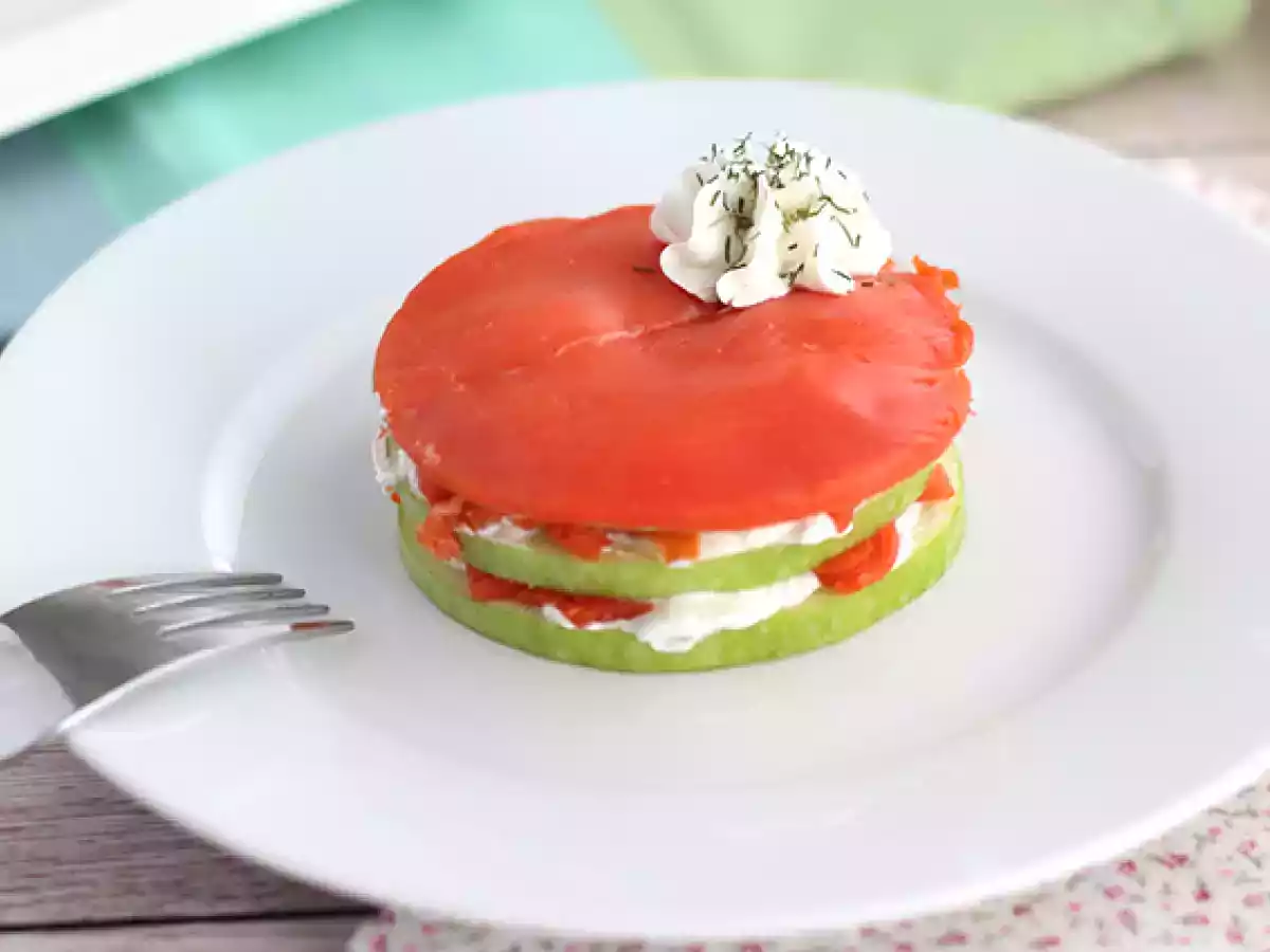 Мильфей из лосося с зеленым яблоком