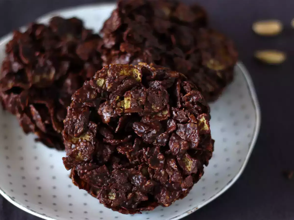 Очень хрустящие шоколадно-арахисовые розочки из кукурузных хлопьев - фото 4