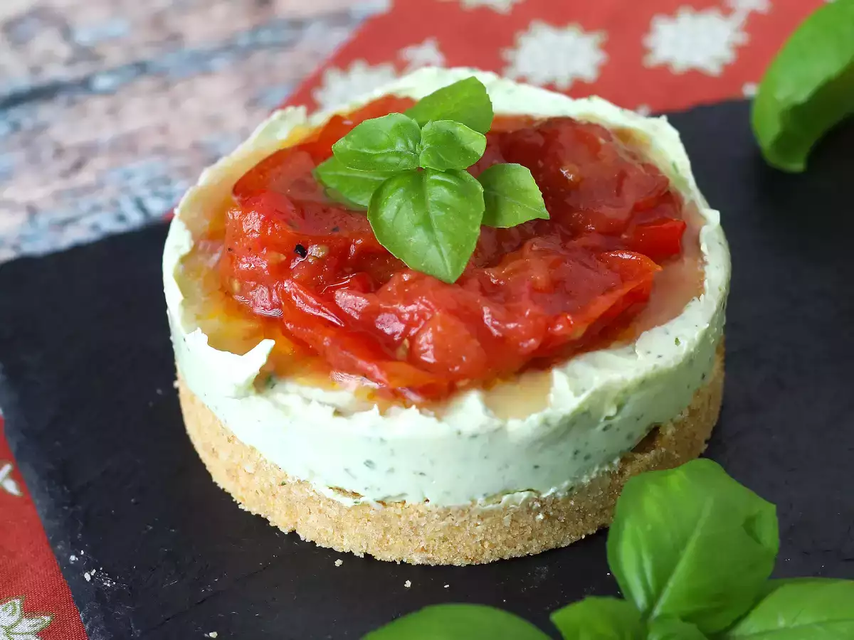 Однопорционный пикантный чизкейк с базиликом и помидорами черри: вкусная идея для фуршетов и аперитивов - фото 2