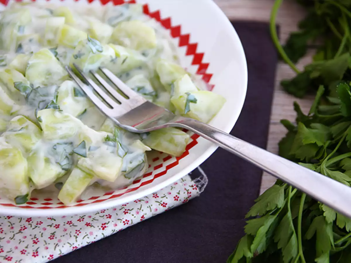 Огурцы с йогуртовым соусом