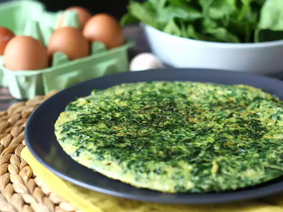 Омлет со шпинатом, простое и вкусное вегетарианское второе блюдо