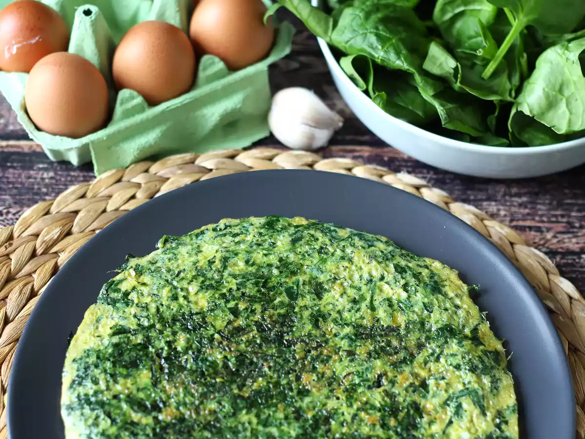 Омлет со шпинатом, простое и вкусное вегетарианское второе блюдо - фото 2