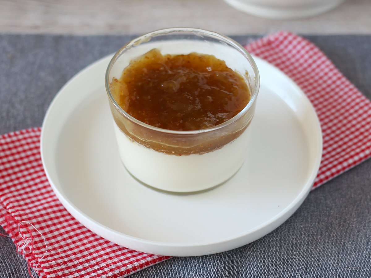 Panna cotta à la vanille et coulis de figue - фото 2