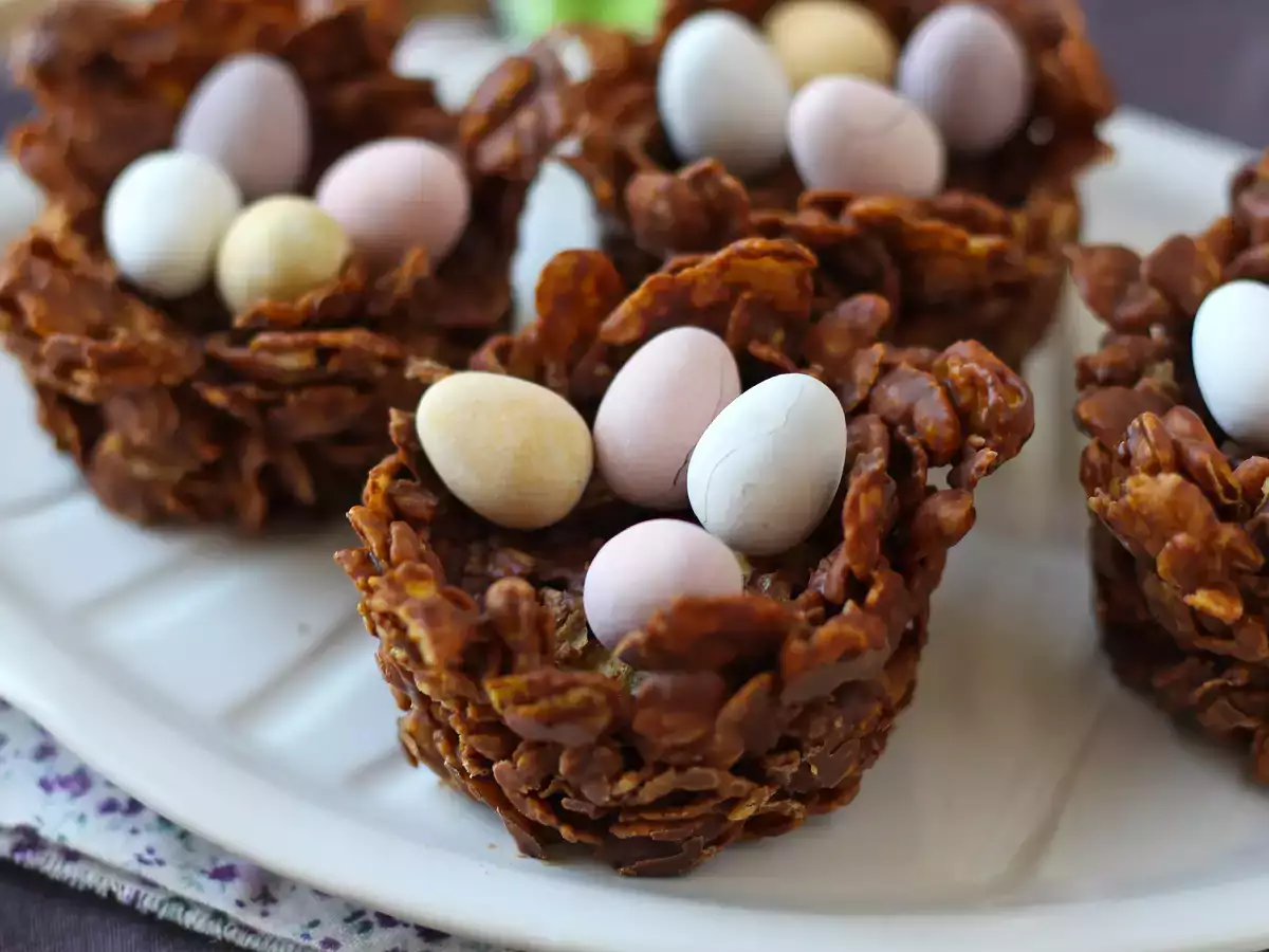 Пасхальные гнёзда из шоколадных кукурузных хлопьев - фото 3