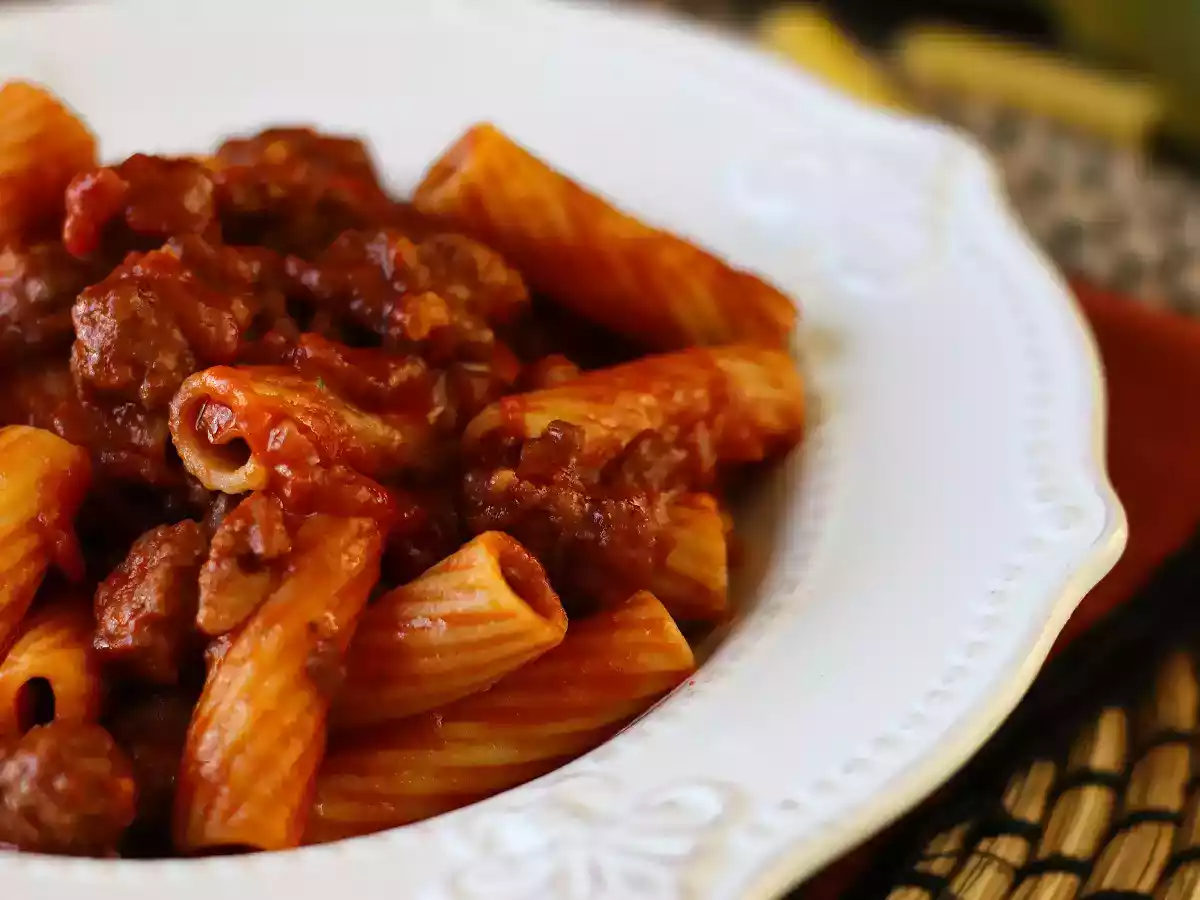 Паста с колбасным соусом: простое блюдо с насыщенным вкусом - фото 4