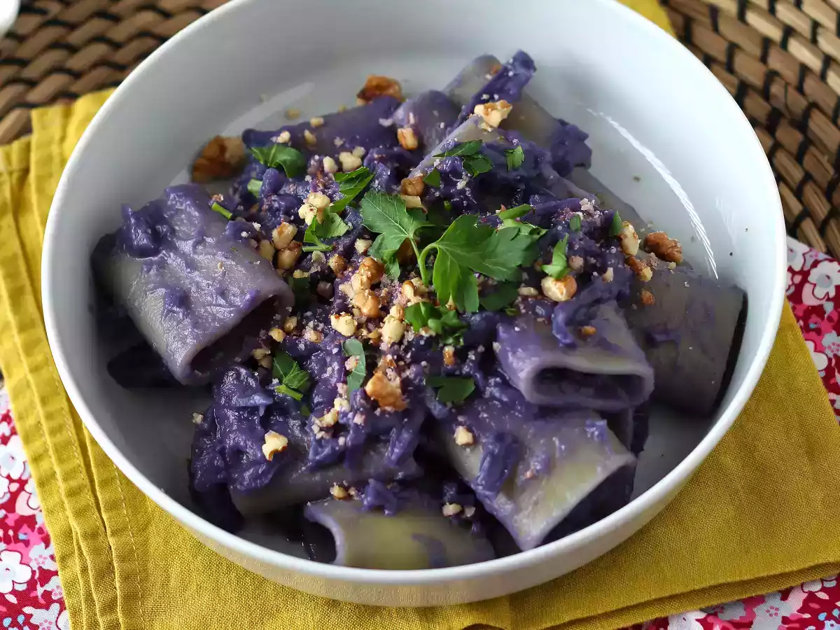 Паста с красной капустой и грецкими орехами - первое блюдо, которое хорошо выглядит и легко готовится - фото 5