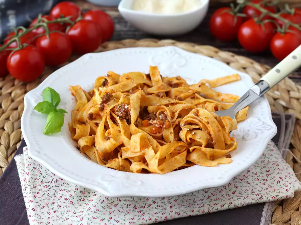 Паста с соусом болоньезе - tagliatelle al ragù alla bolognese - фото 2