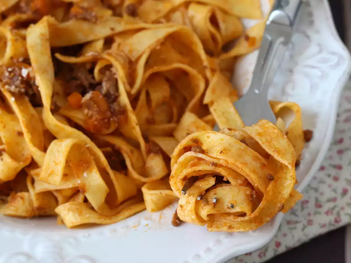 Паста с соусом болоньезе - tagliatelle al ragù alla bolognese - фото 7