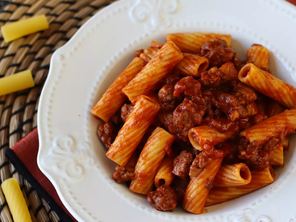 Паста с соусом из колбасы: простое блюдо с насыщенным вкусом - фото 2