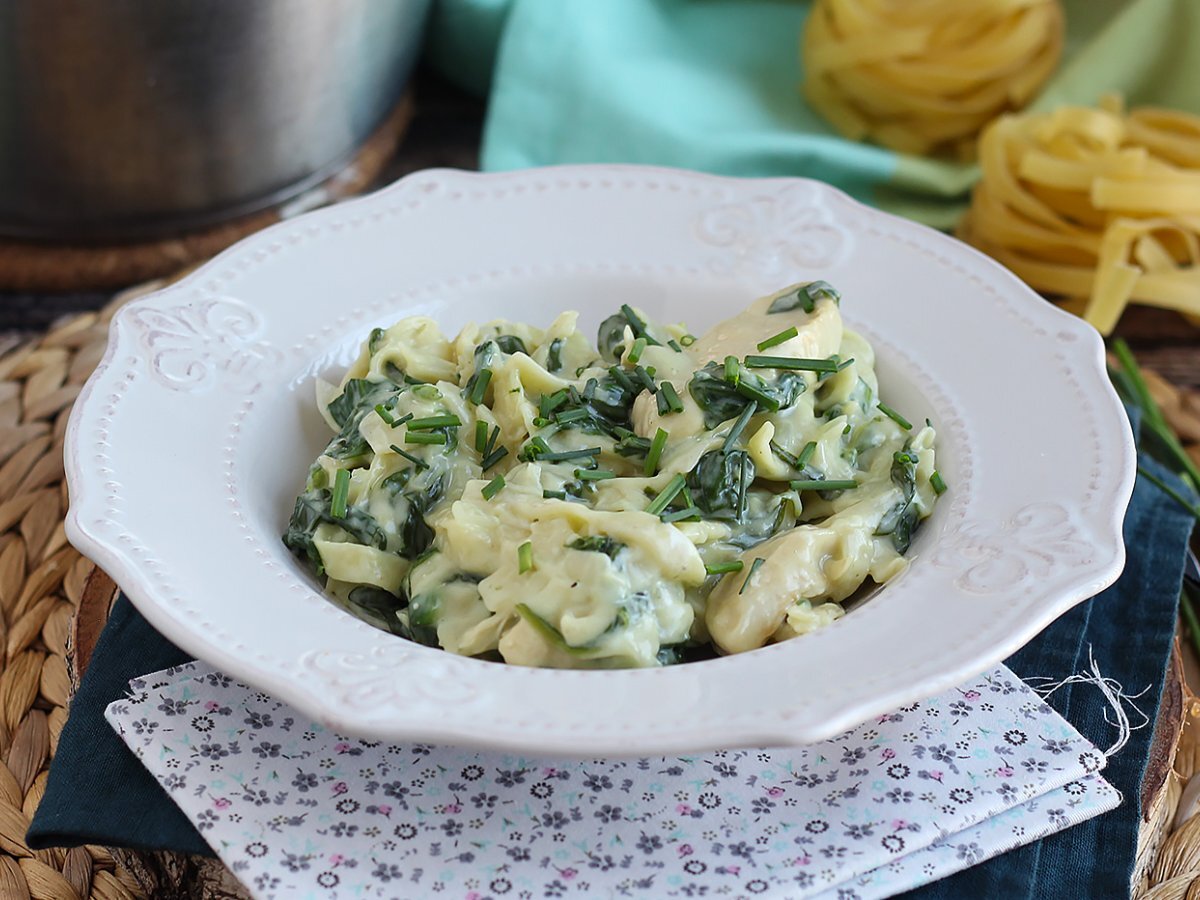 Паста со шпинатом, козьим сыром и курицей в одной кастрюле - фото 2