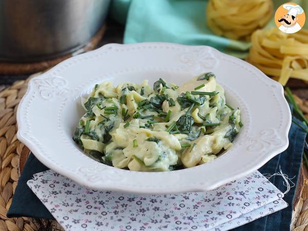 Паста со шпинатом, козьим сыром и курицей в одной кастрюле - фото 2