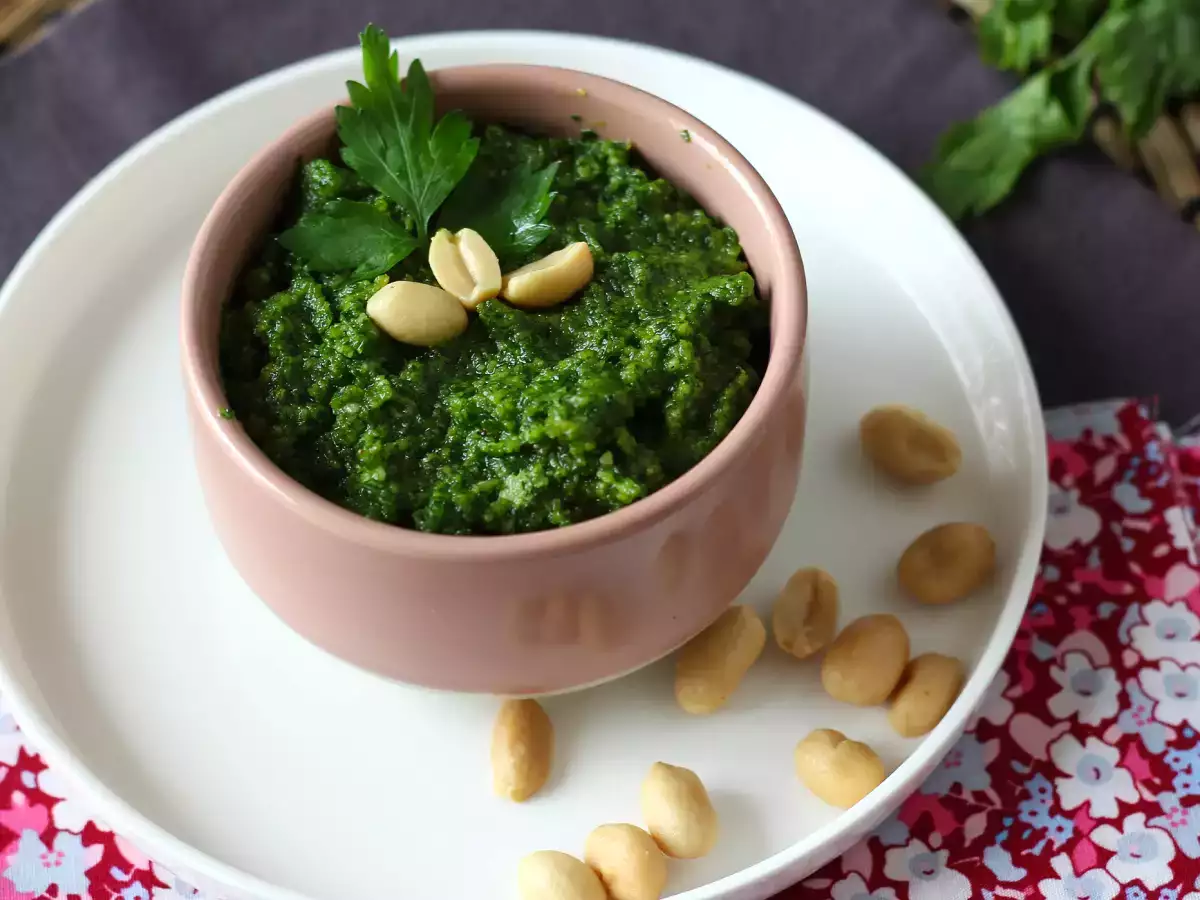 Песто из петрушки и арахиса — яркий вкус и свежий аромат - фото 2