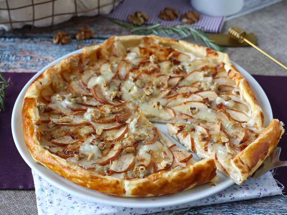Пирог с грушей, горгонзолой и грецкими орехами: неотразимое сочетание сладкого и солёного - фото 4