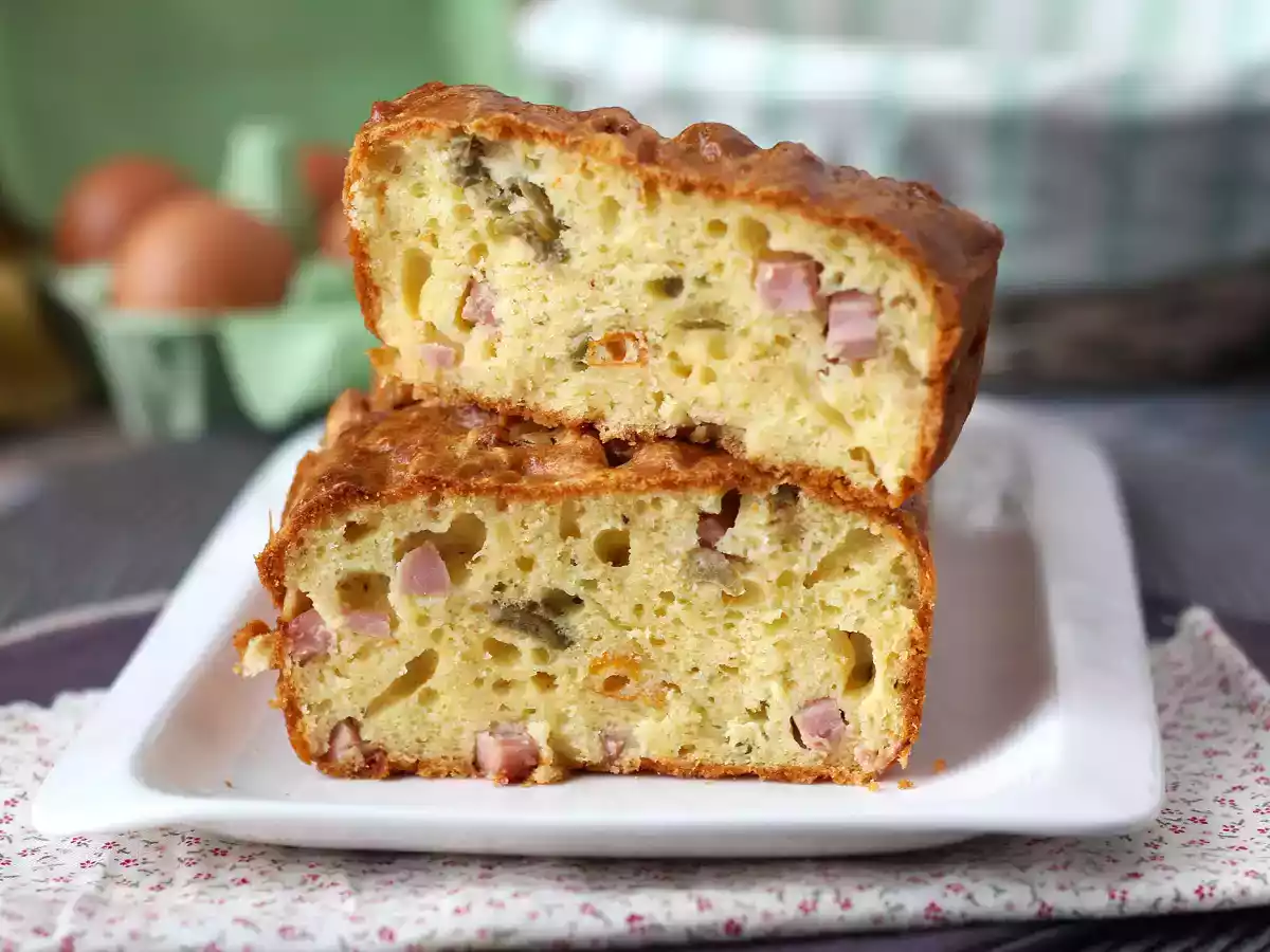 Пирог с ветчиной, оливками и вялеными помидорами и скайром