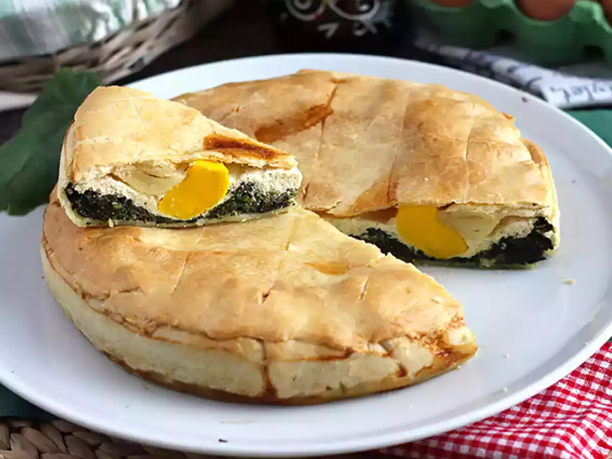 Пирог со шпинатом, рикоттой и яйцом - итальянская Torta Pasqualina
