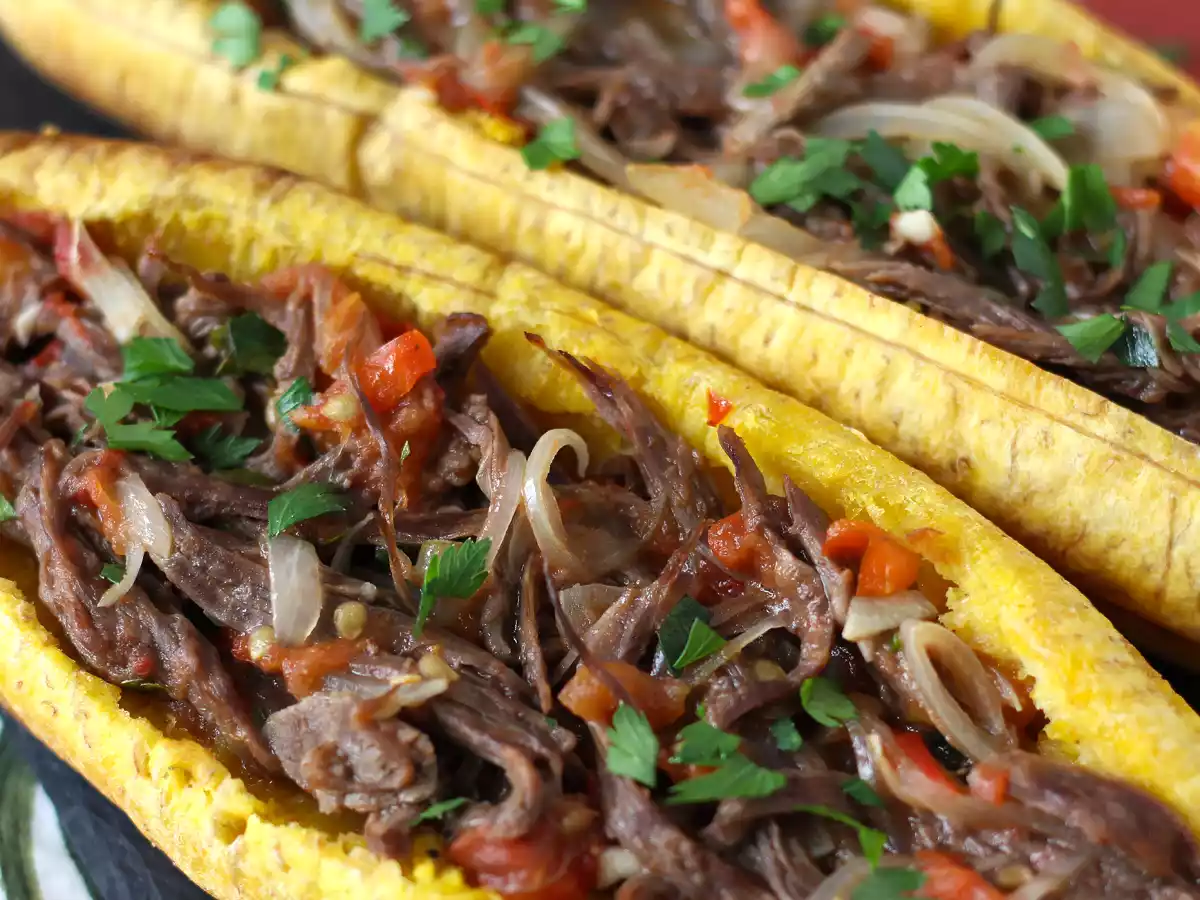 Подорожник с начинкой из измельченного мяса и тертого сыра - фото 2