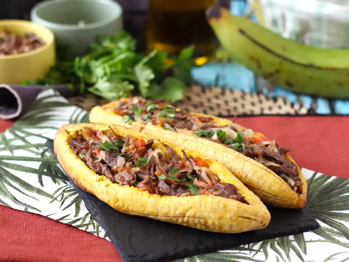 Подорожник с начинкой из измельченного мяса и тертого сыра - фото 3