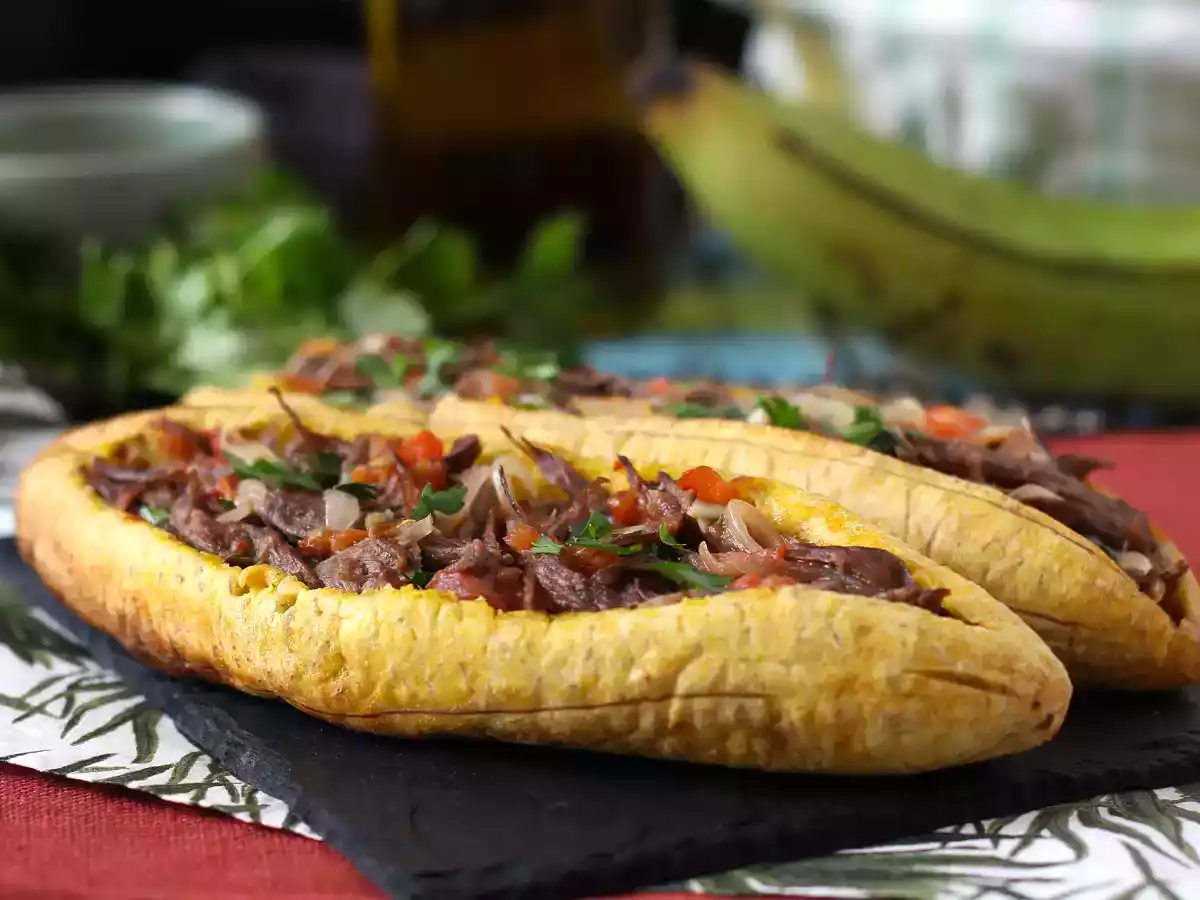 Подорожник с начинкой из измельченного мяса и тертого сыра - фото 5