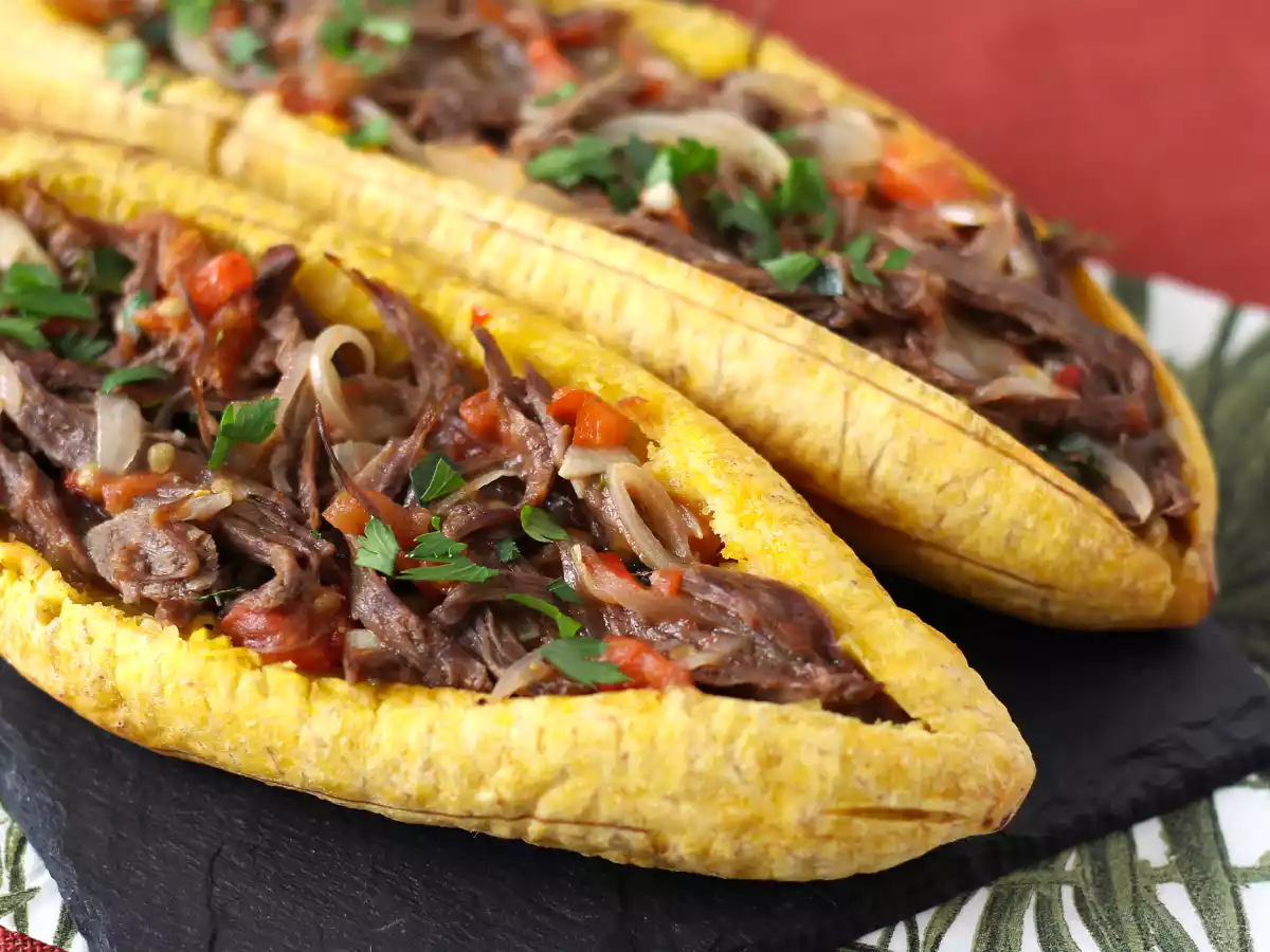 Подорожник с начинкой из измельченного мяса и тертого сыра - фото 6