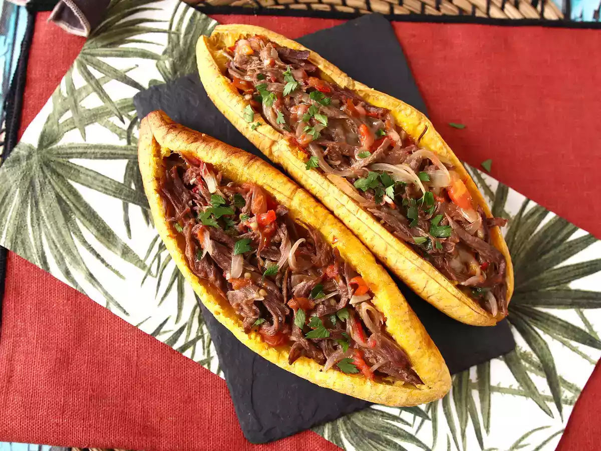 Подорожник с начинкой из измельченного мяса и тертого сыра - фото 7