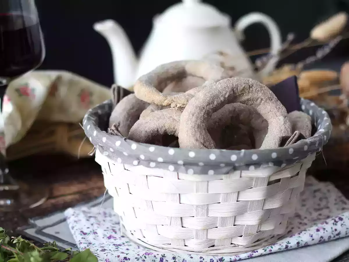 Пончики в красном вине: бабушкин рецепт, который должен знать каждый! - фото 7