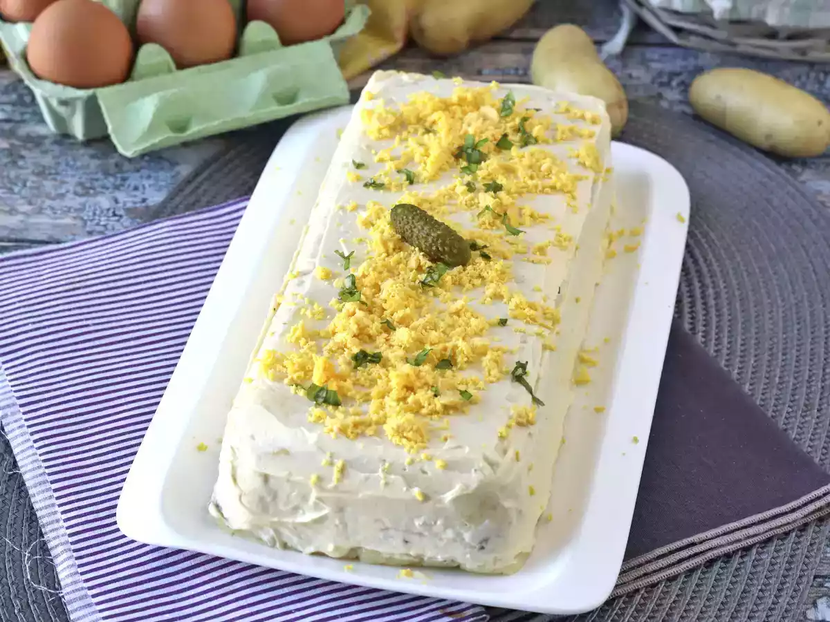 Простой без выпечки холодный картофельный пирог с тунцом и майонезом - фото 2