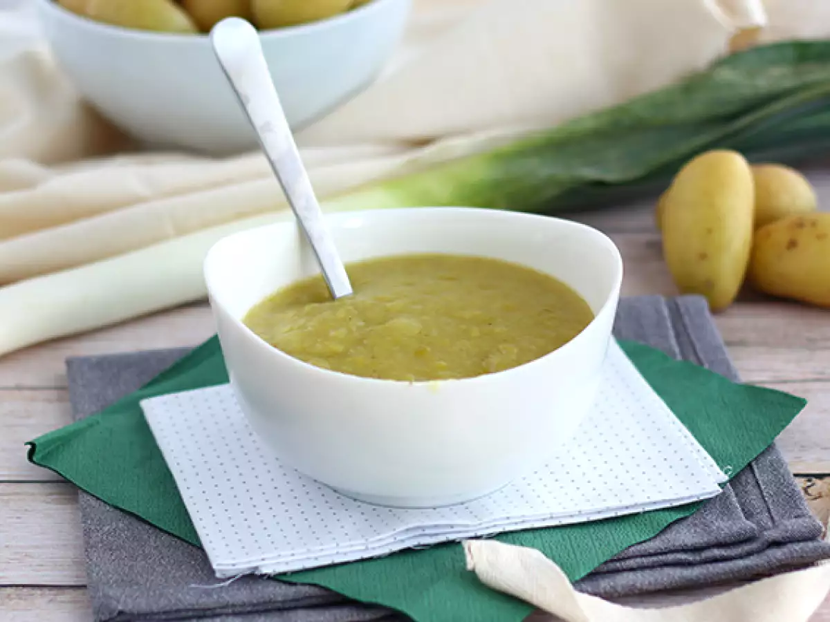 Простой и быстрый суп из картофеля и лука-порея - фото 3