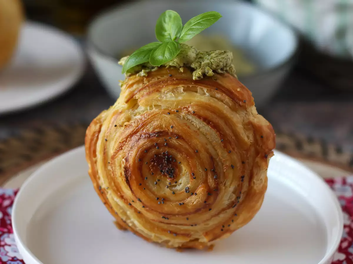 Простой солёный New York Roll с песто и сливочным сыром из 4 ингредиентов - фото 3
