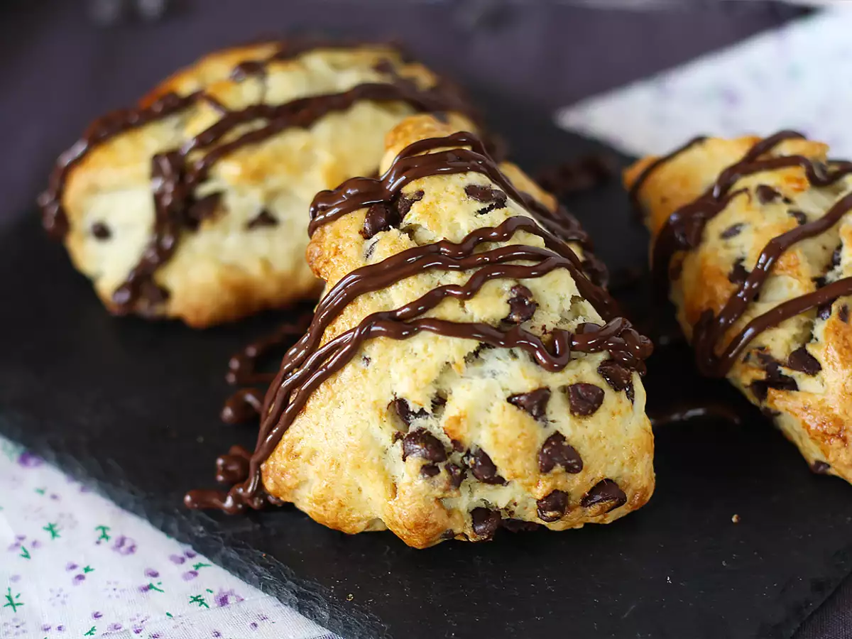 Простые и очень нежные шоколадные сконы - фото 2