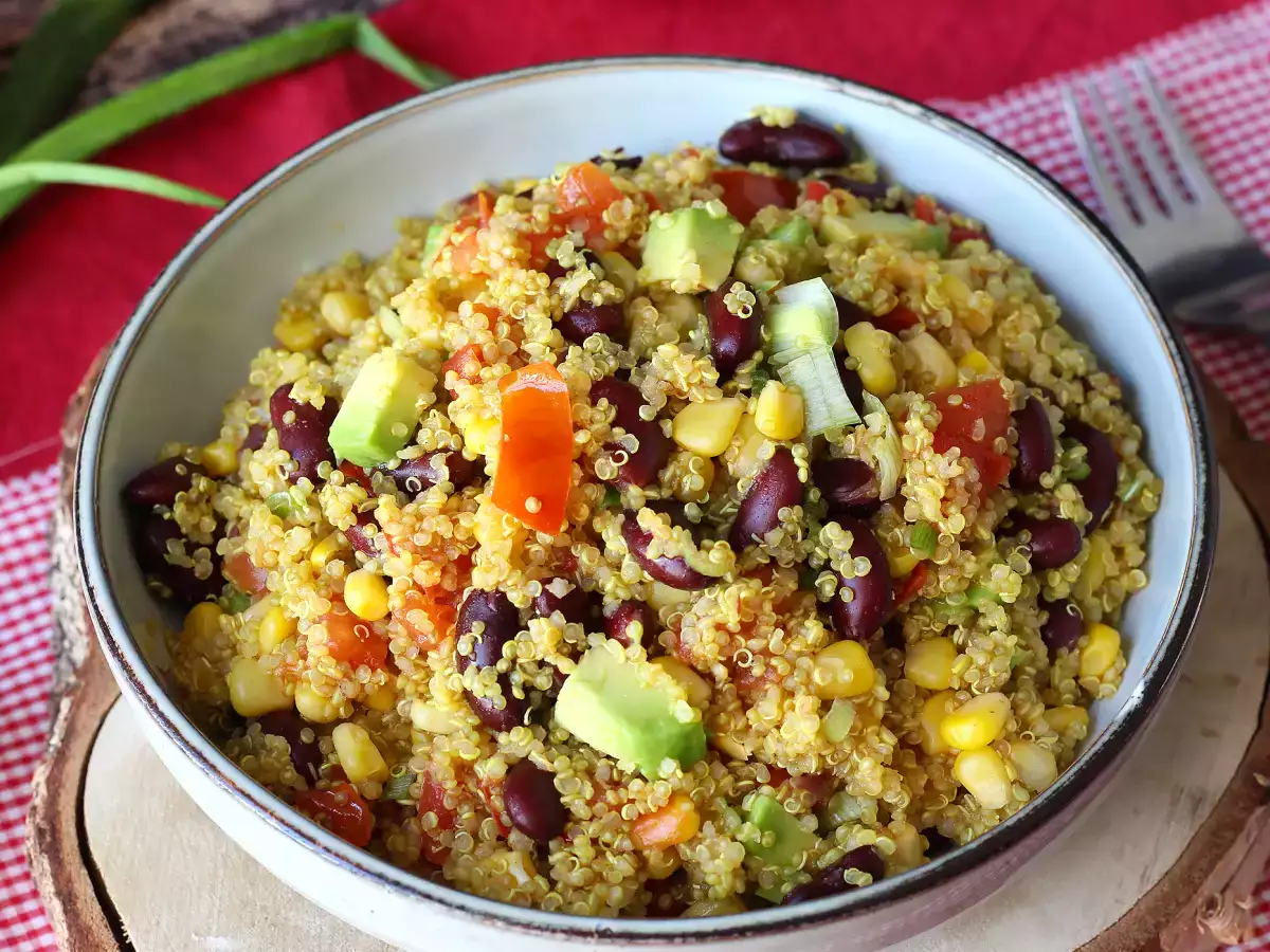 Протеиновый салат из киноа с красной фасолью и кукурузой - фото 2