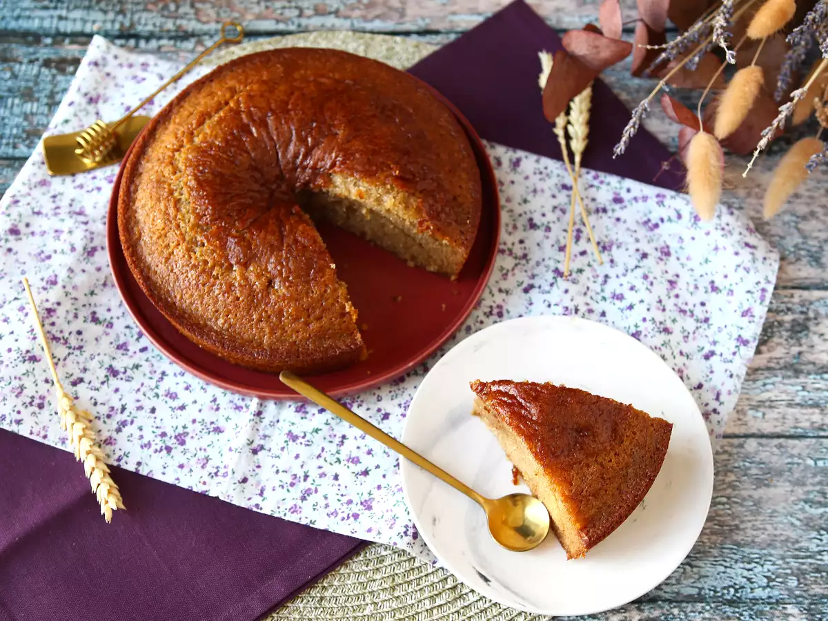 Пышный и влажный медовый пирог: легко и без миксера - фото 5