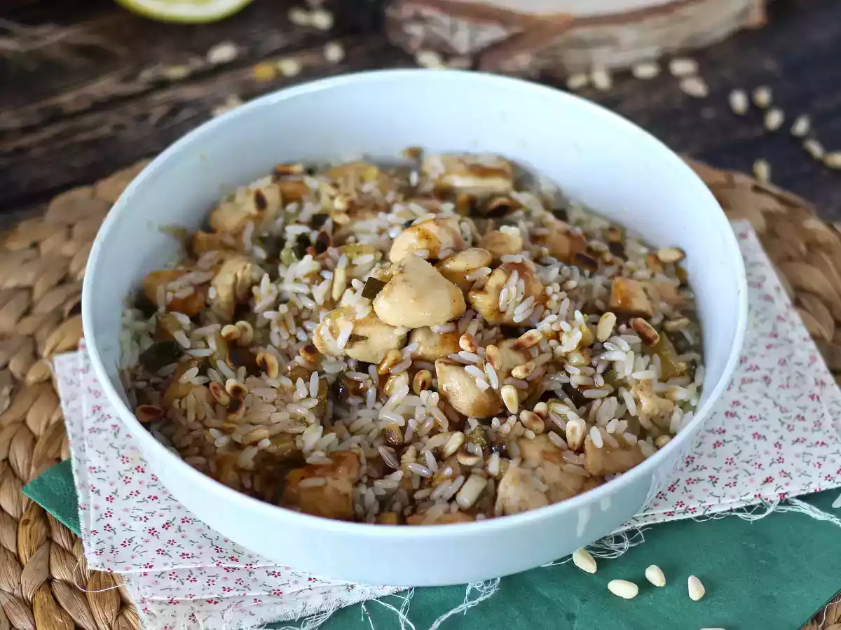 Рисовый салат с курицей, кабачками, кедровыми орешками и глазурью из бальзамического уксуса - фото 2