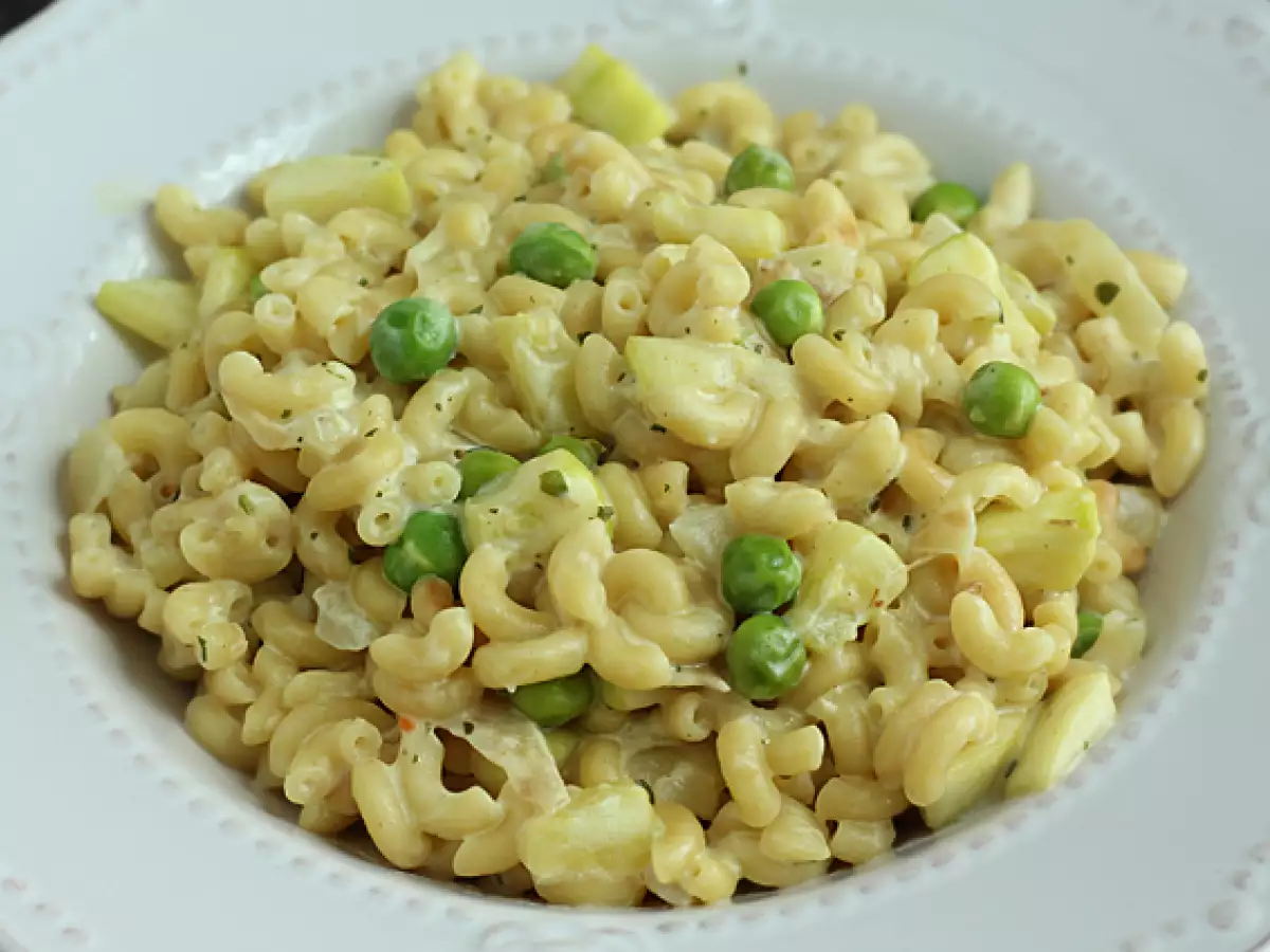 Ризотто из макарон с горошком, кабачками и сливочным сыром с чесноком и зеленью - фото 2