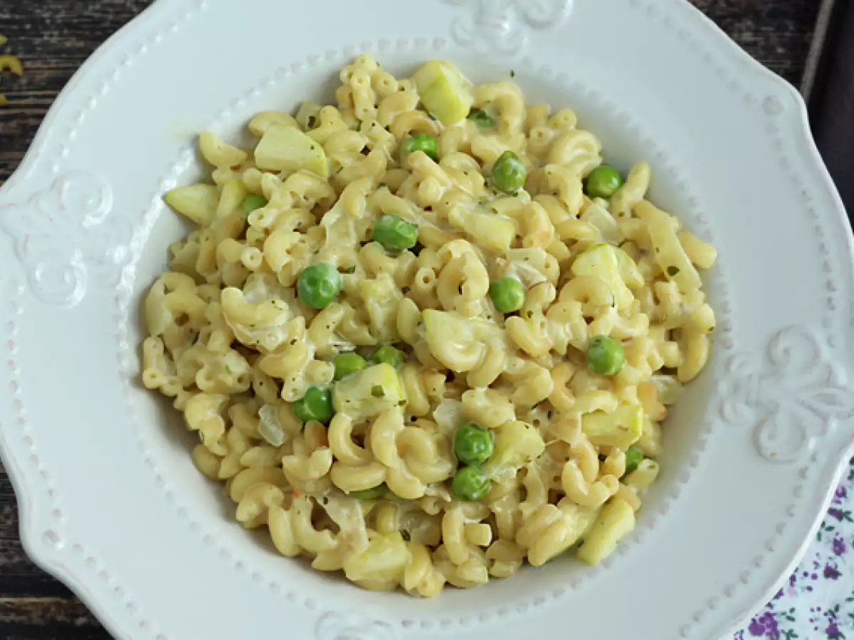 Ризотто из макарон с горошком, кабачками и сливочным сыром с чесноком и зеленью - фото 4