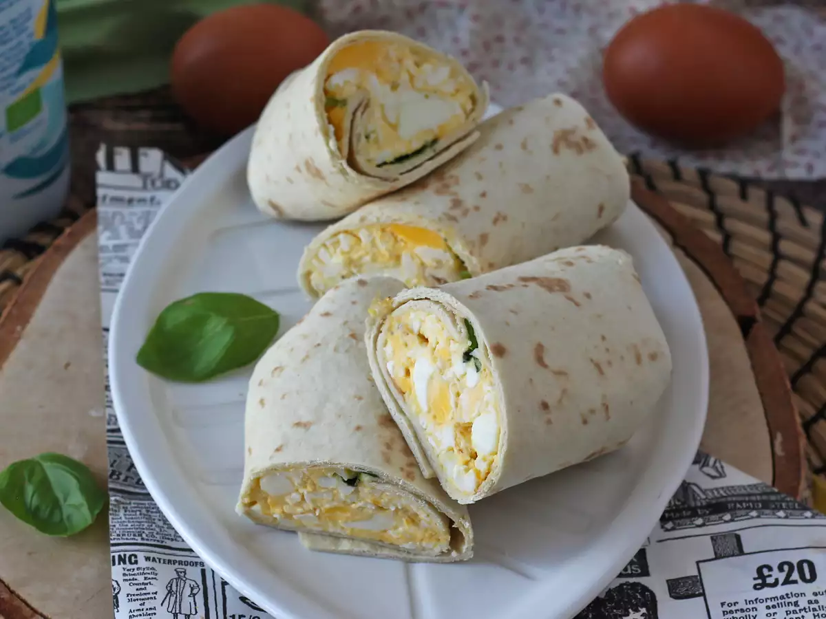 Ролл с яйцом и фетой — нежный и богатый белком - фото 3