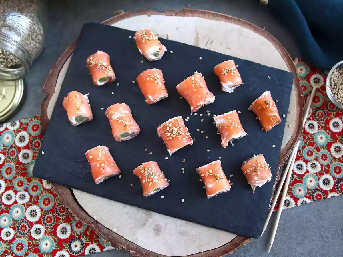 Рулетики из лосося с козьим сыром и спаржей - фото 3