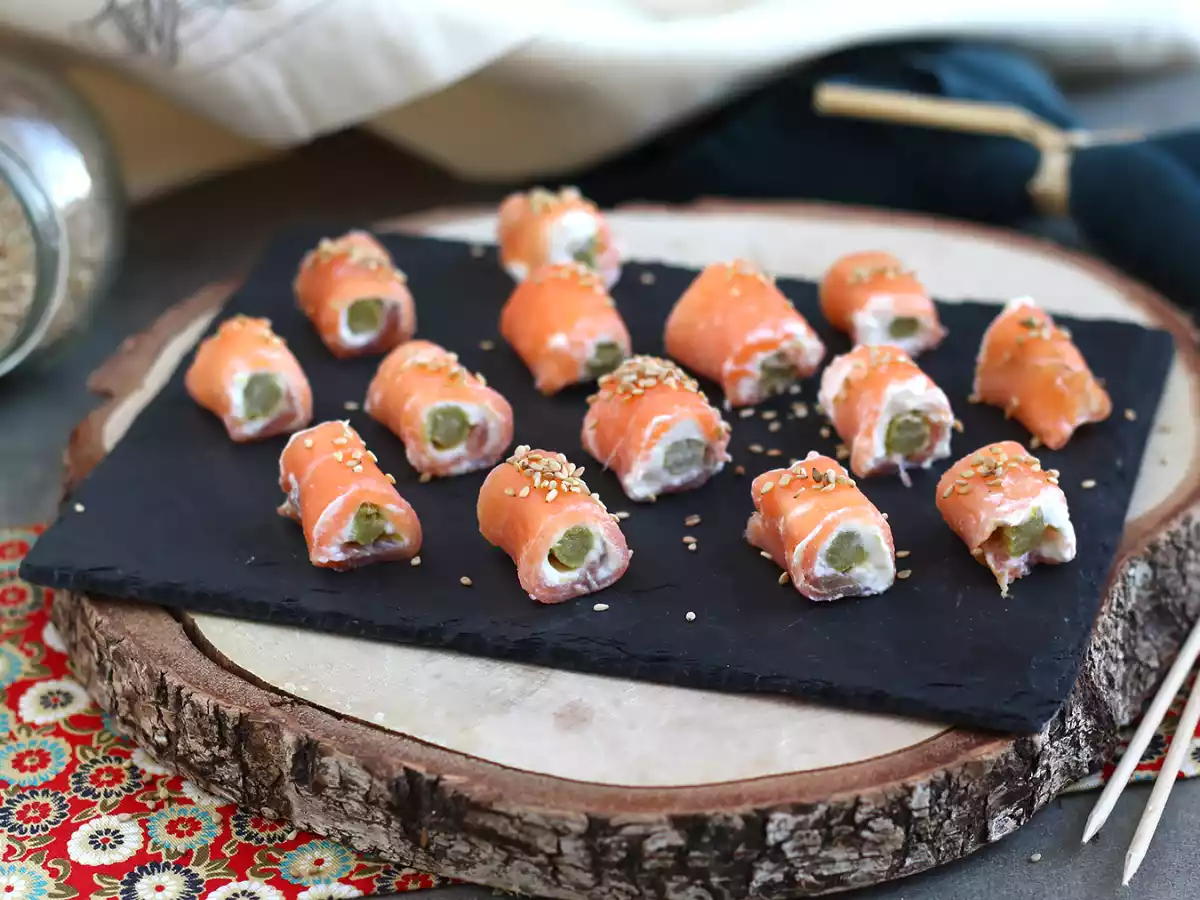 Рулетики из лосося с козьим сыром и спаржей - фото 4