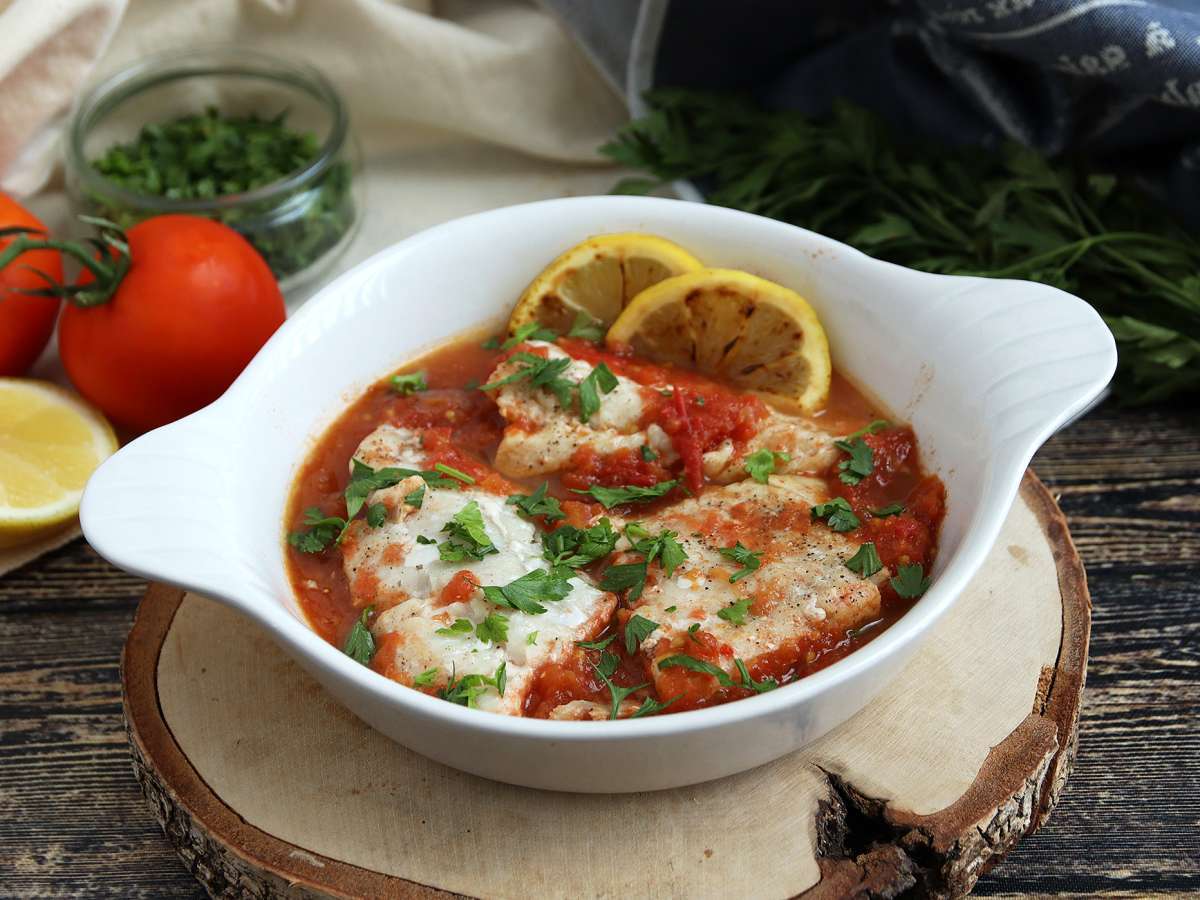 Сайда с помидорами и лимоном (полезный и простой рецепт!)